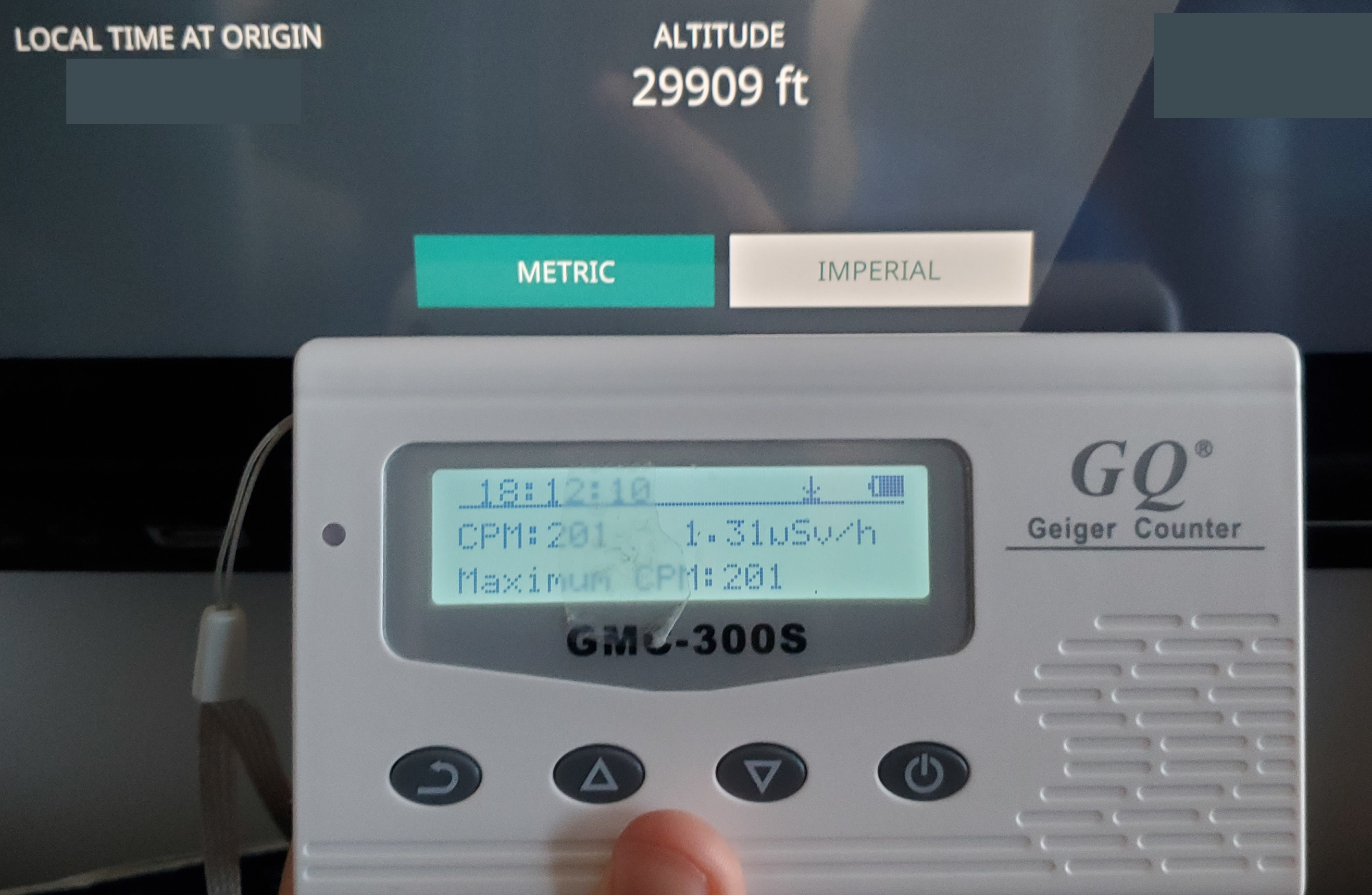 Third reading during ascent. Altitude of 29,909 feet, 201cpm, 1.31uSv/h, maximum read CPM is 201.